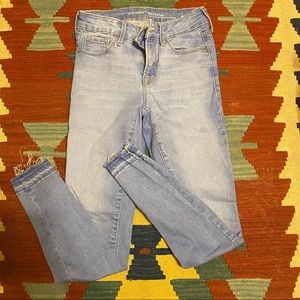 light washed skinny jeans